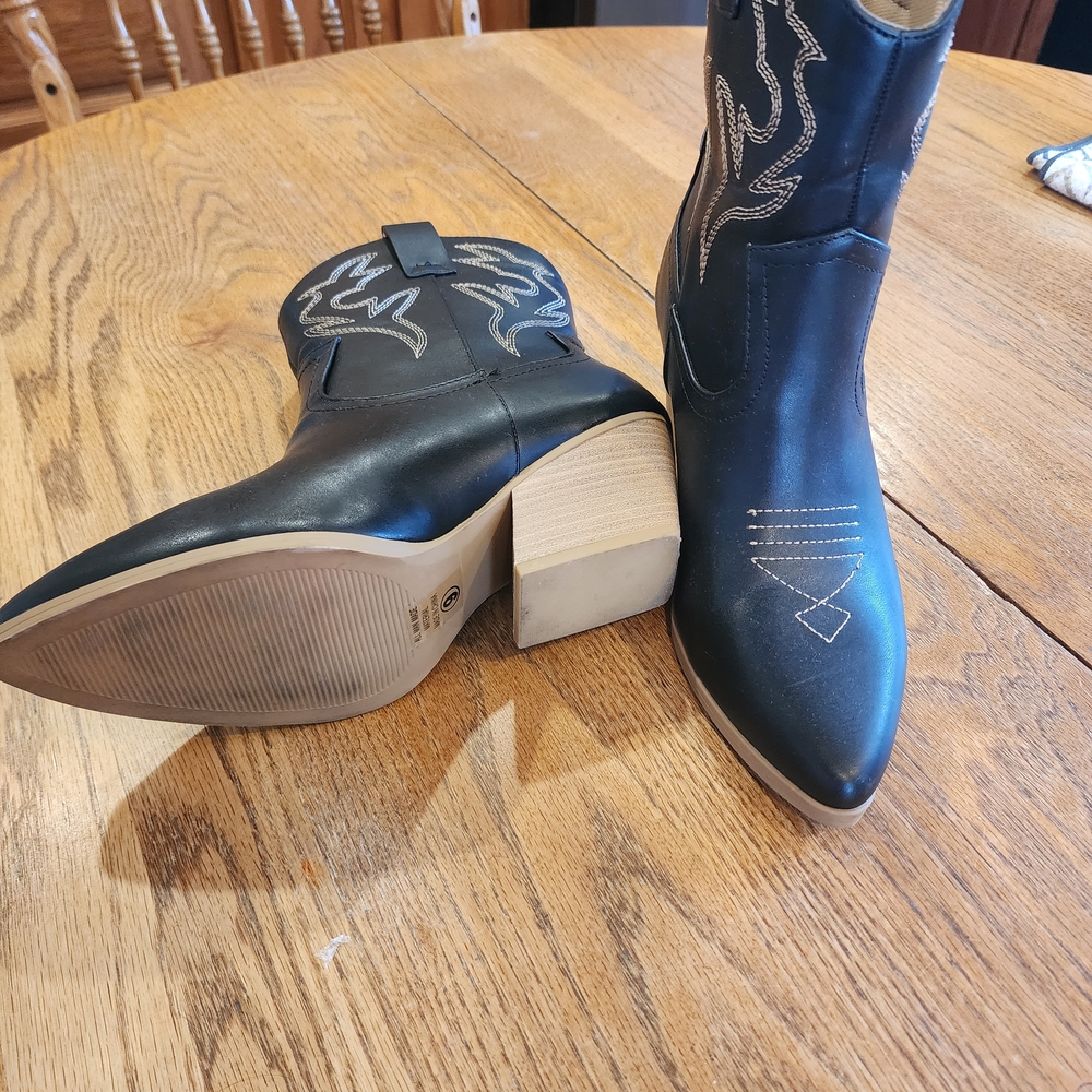Tan and Black Western Cowboy Boots with Traditional Stitching